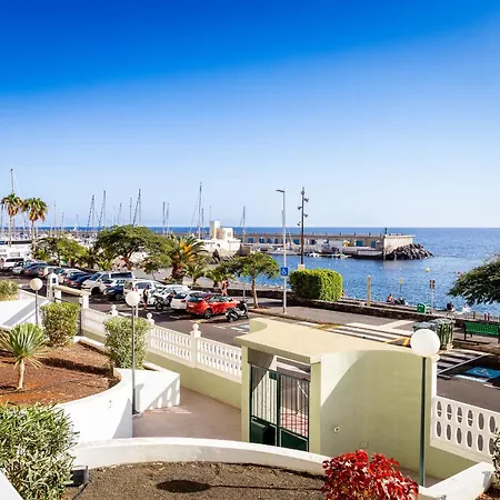 Beachfront With Communal Swimming Pool And Parking Apartamento