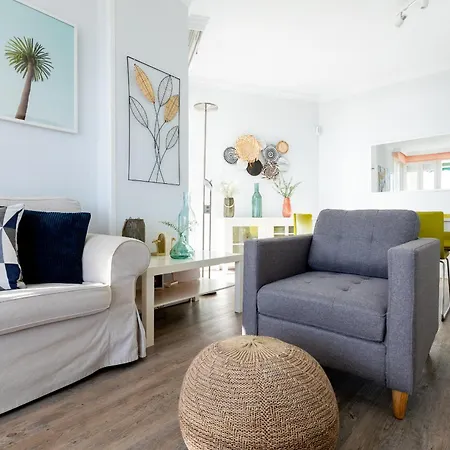 Apartamento Beachfront With Communal Swimming Pool And Parking *