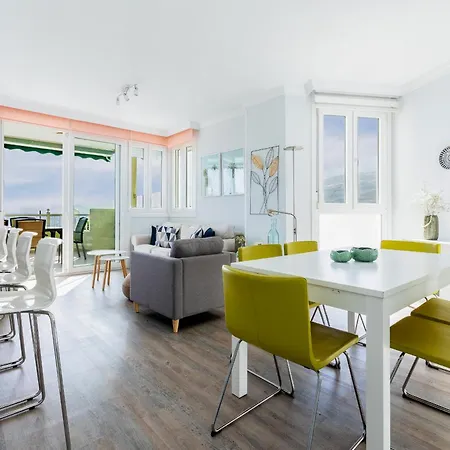 Beachfront With Communal Swimming Pool And Parking Радазул