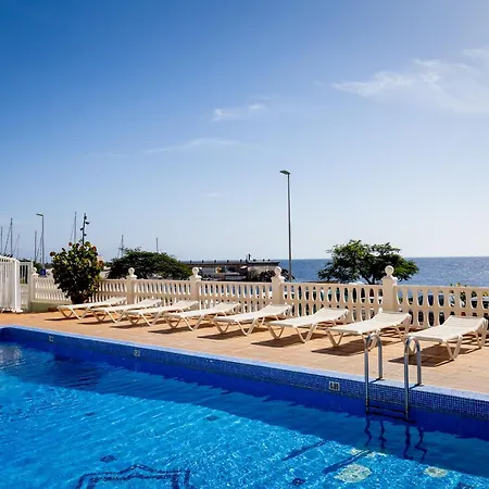 Beachfront With Communal Swimming Pool And Parking Апартаменты *