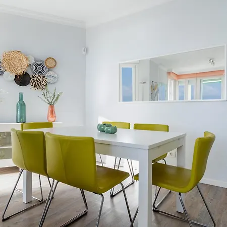 Beachfront With Communal Swimming Pool And Parking Радазул