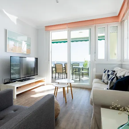 Апартаменты Beachfront With Communal Swimming Pool And Parking Радазул