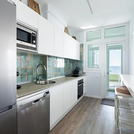 Beachfront With Communal Swimming Pool And Parking * Радазул