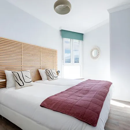 Appartamento Beachfront With Communal Swimming Pool And Parking