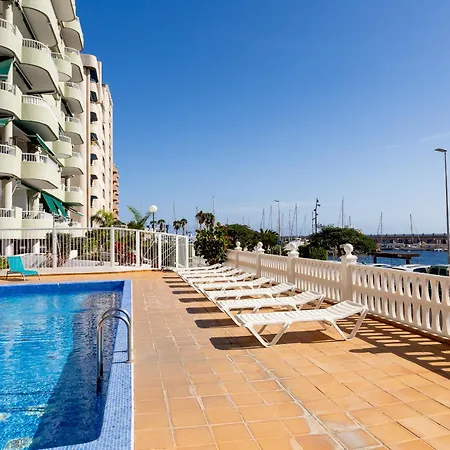 Beachfront With Communal Swimming Pool And Parking Appartamento