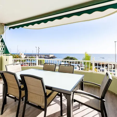 Appartamento Beachfront With Communal Swimming Pool And Parking *